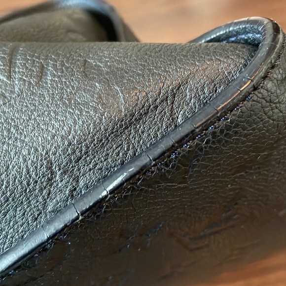 Authentic Monochrome Louis Vuitton shoulder bag - Picture 15 of 16